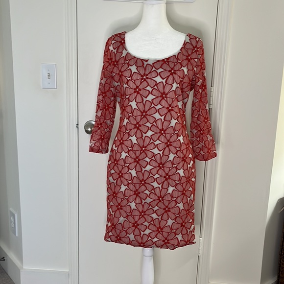 Diane Von Furstenberg red floral embroidered shift dress, size 6! - Picture 1 of 8